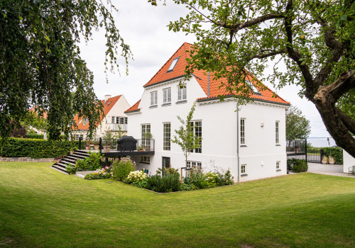 Patriciervilla med havudsigt