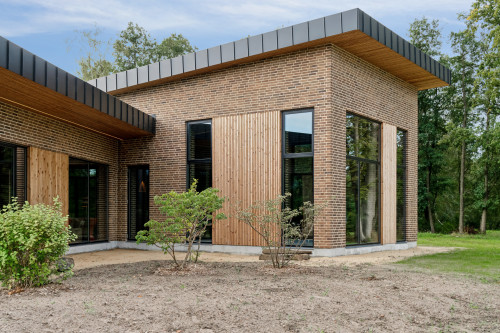 1Fuldmuret landejendom 